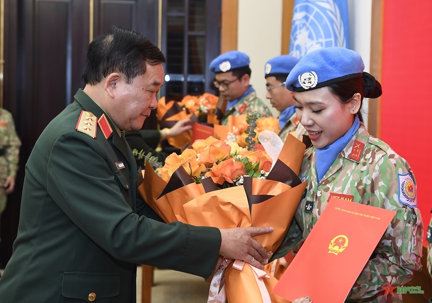 Eight more Vietnamese officers to undertake UN peacekeeping missions